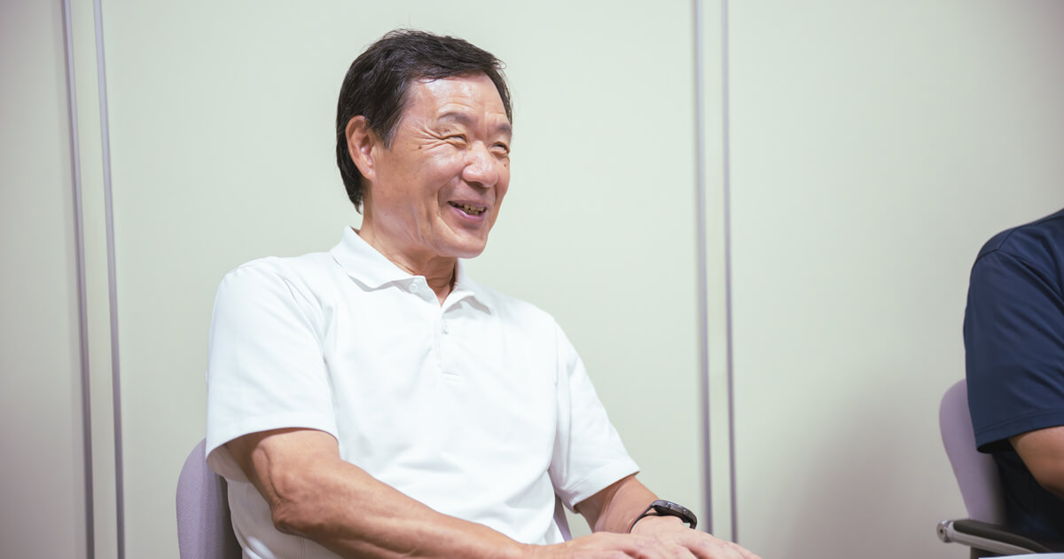 インタビューに応える西原様