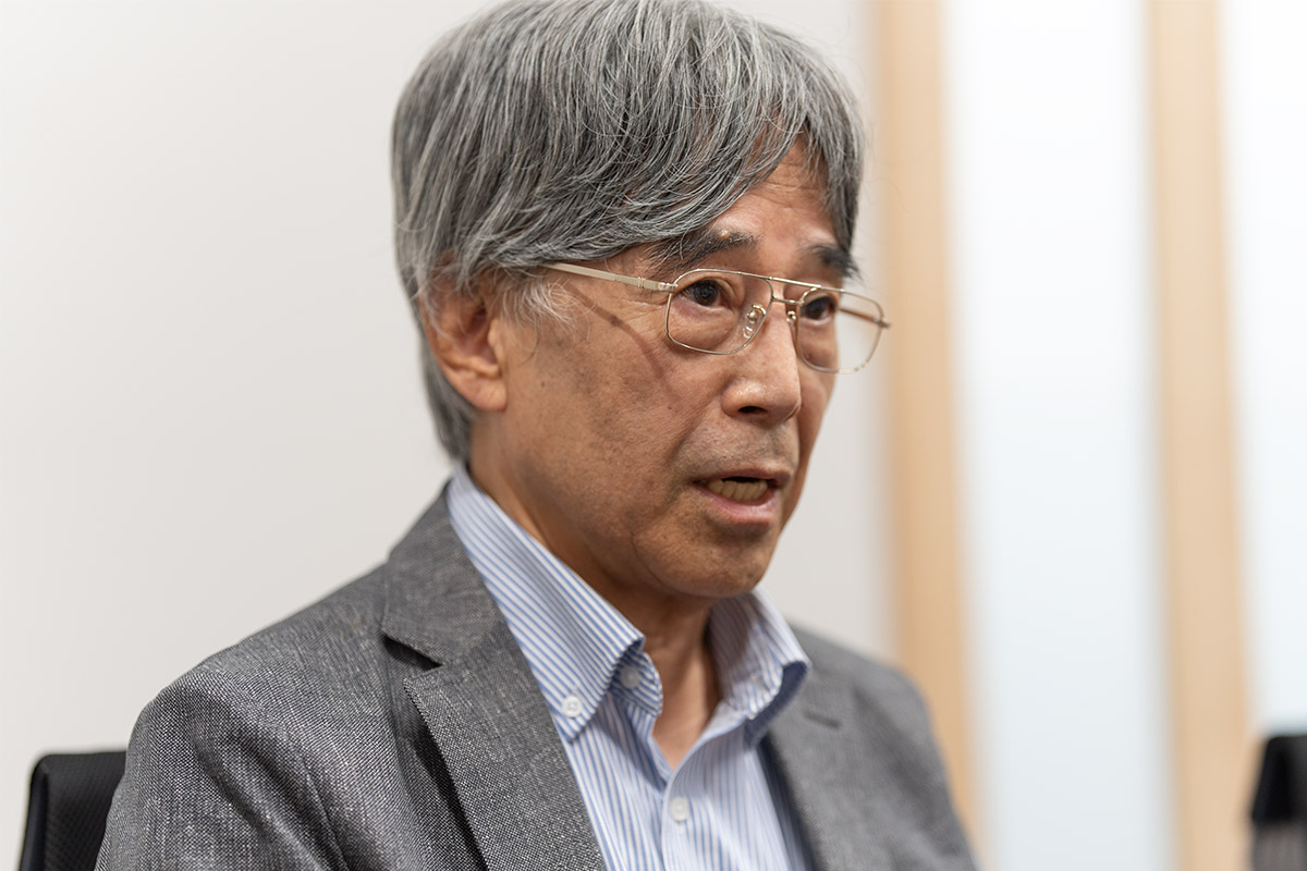 インタビューに応える武田様