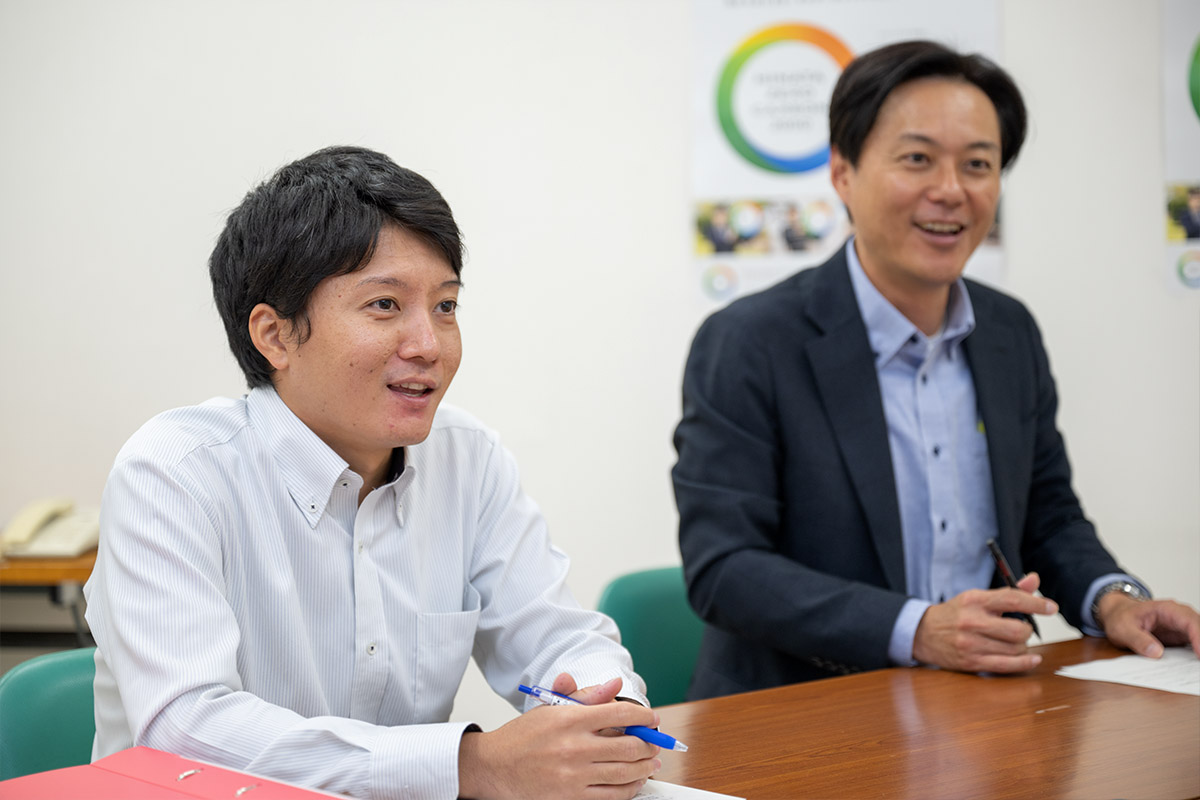 インタビューに応える野口様（左）、湯浅様（右）