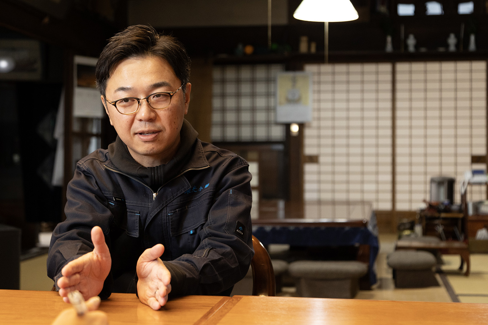 インタビューに応える小嶋様