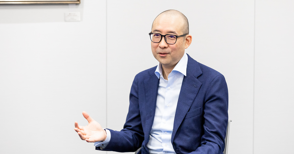 インタビューに応える末吉様
