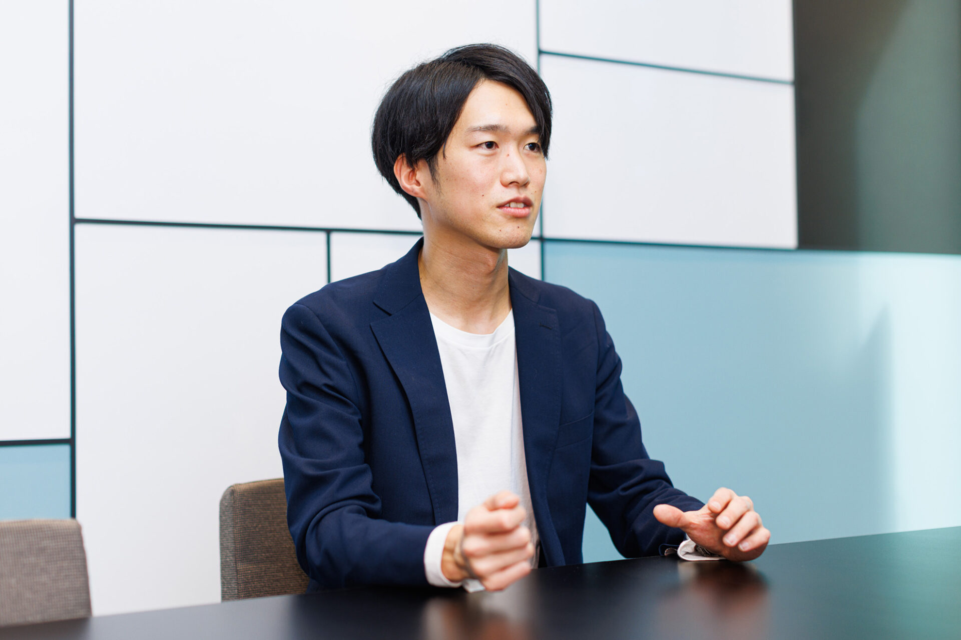 インタビューに応える水町さん