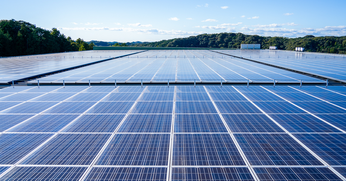 写真：本社屋上の太陽光発電所